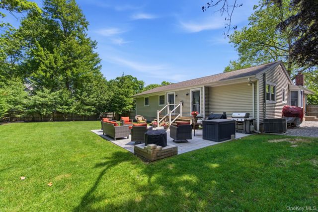 1 Camelot Lane, Saint James, NY 11780