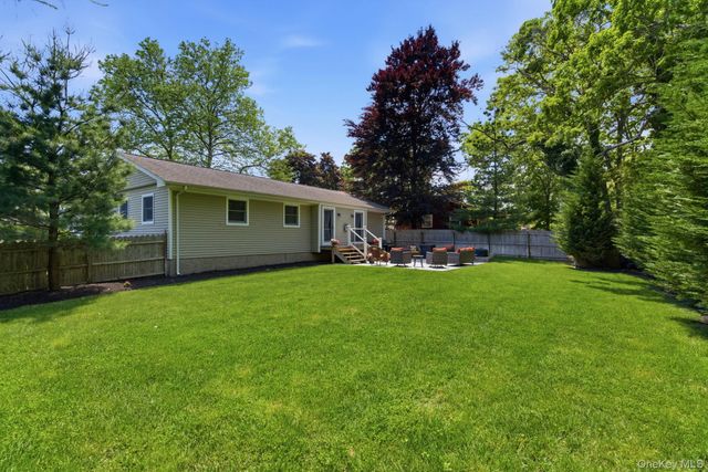 1 Camelot Lane, Saint James, NY 11780
