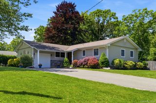 1 Camelot Lane, Saint James, NY 11780