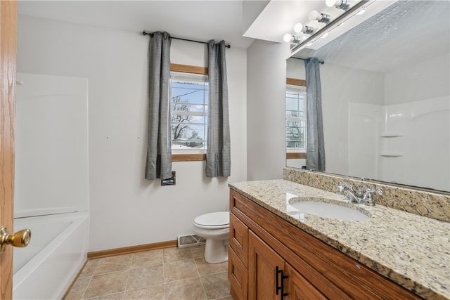 1960 27th Street, Marion, IA 52302