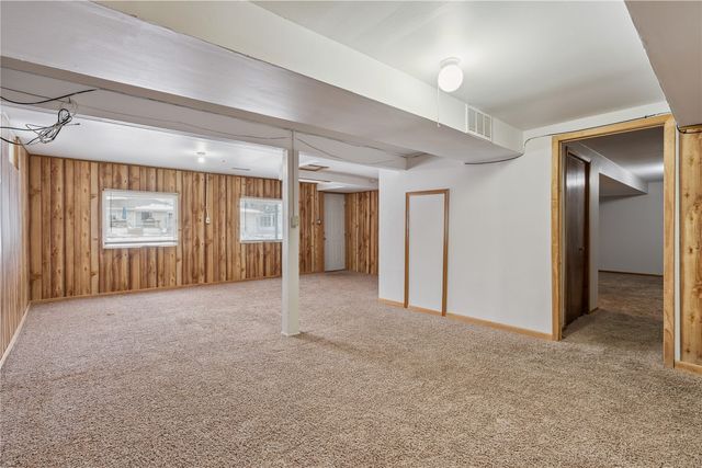 1960 27th Street, Marion, IA 52302