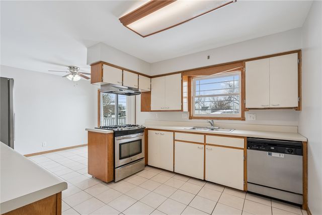 1960 27th Street, Marion, IA 52302