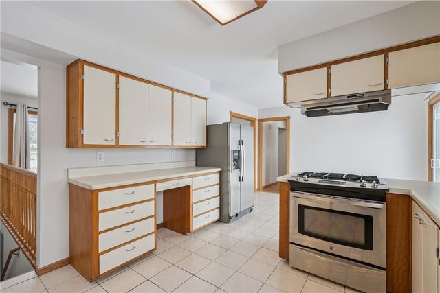 1960 27th Street, Marion, IA 52302