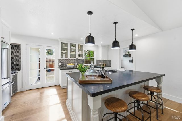 1123 Oak Ave, St. Helena, CA 94574