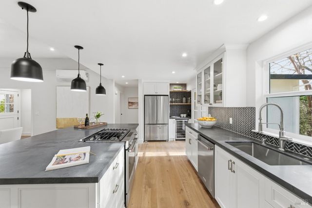 1123 Oak Ave, St. Helena, CA 94574