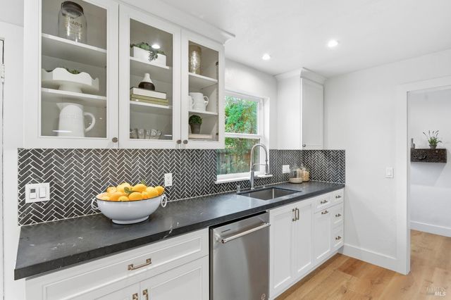 1123 Oak Ave, St. Helena, CA 94574