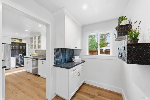 1123 Oak Ave, St. Helena, CA 94574