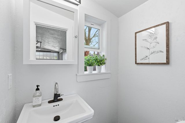 1123 Oak Ave, St. Helena, CA 94574