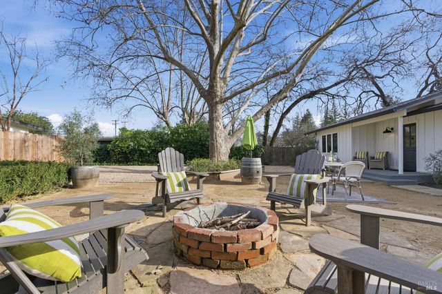 1123 Oak Ave, St. Helena, CA 94574