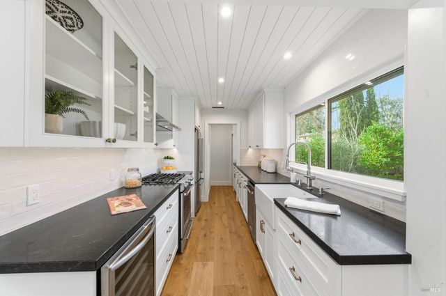 1123 Oak Ave, St. Helena, CA 94574