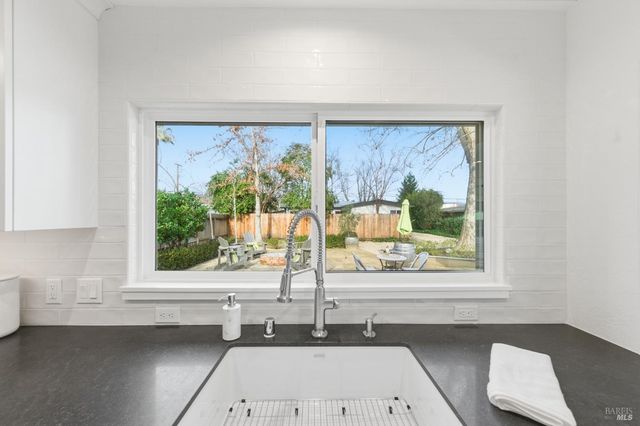 1123 Oak Ave, St. Helena, CA 94574