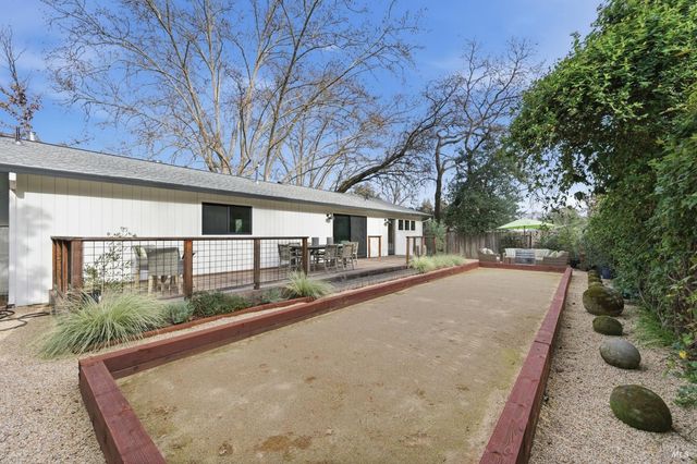 1123 Oak Ave, St. Helena, CA 94574