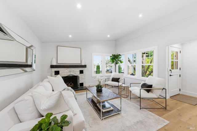 1123 Oak Ave, St. Helena, CA 94574