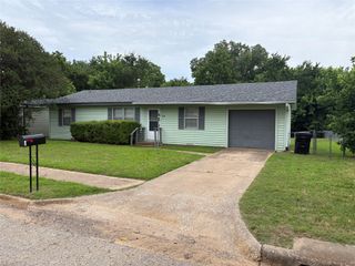 404 W Heron Street, Denison, TX 75020
