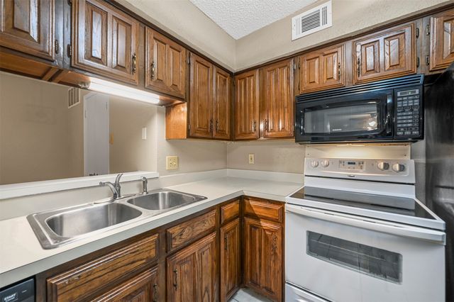 14800 Enterprise Drive 22D, Farmers Branch, TX 75234