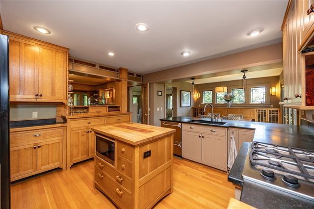 1101 S 45th Court, West Des Moines, IA 50265