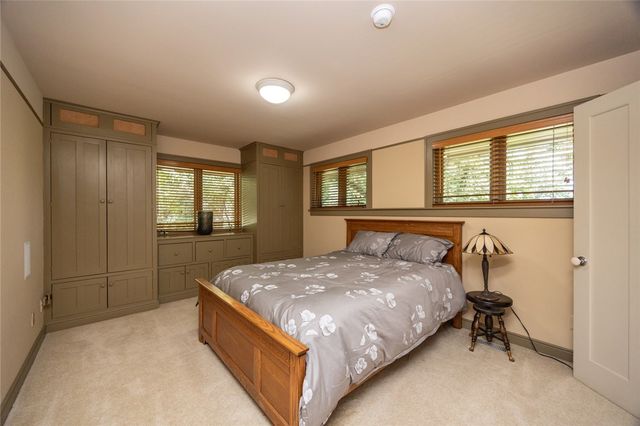 1101 S 45th Court, West Des Moines, IA 50265