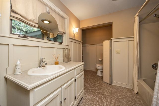 1101 S 45th Court, West Des Moines, IA 50265