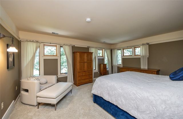 1101 S 45th Court, West Des Moines, IA 50265