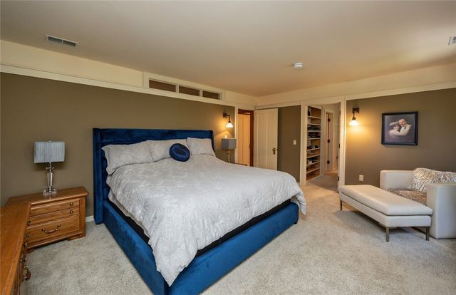 1101 S 45th Court, West Des Moines, IA 50265