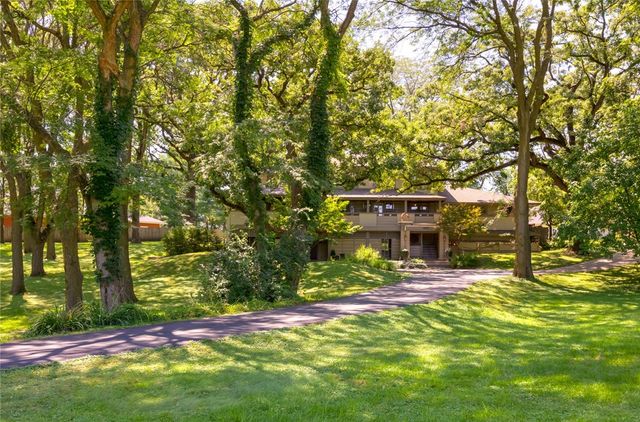 1101 S 45th Court, West Des Moines, IA 50265