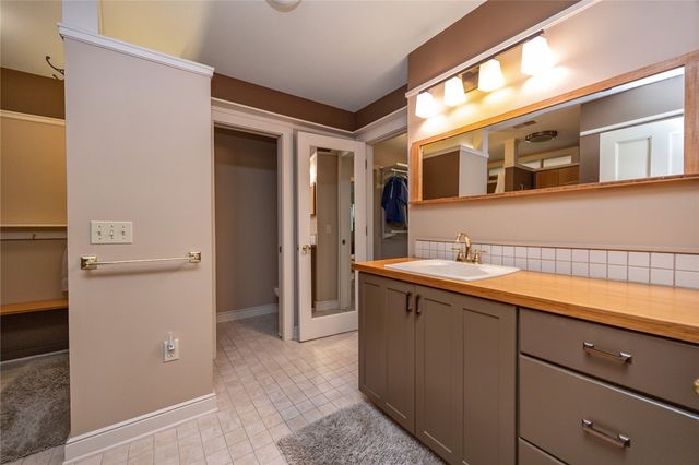 1101 S 45th Court, West Des Moines, IA 50265
