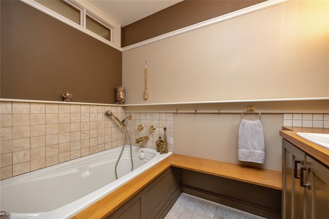 1101 S 45th Court, West Des Moines, IA 50265