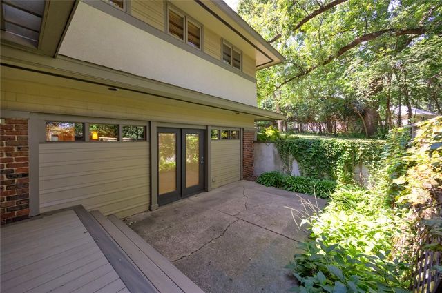 1101 S 45th Court, West Des Moines, IA 50265