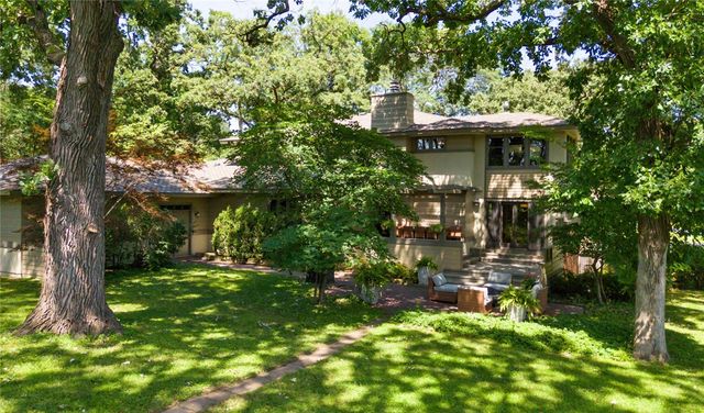 1101 S 45th Court, West Des Moines, IA 50265