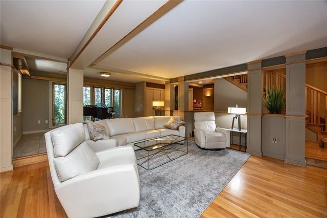 1101 S 45th Court, West Des Moines, IA 50265