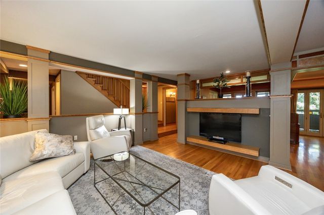 1101 S 45th Court, West Des Moines, IA 50265