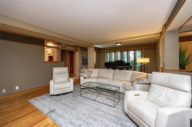 1101 S 45th Court, West Des Moines, IA 50265