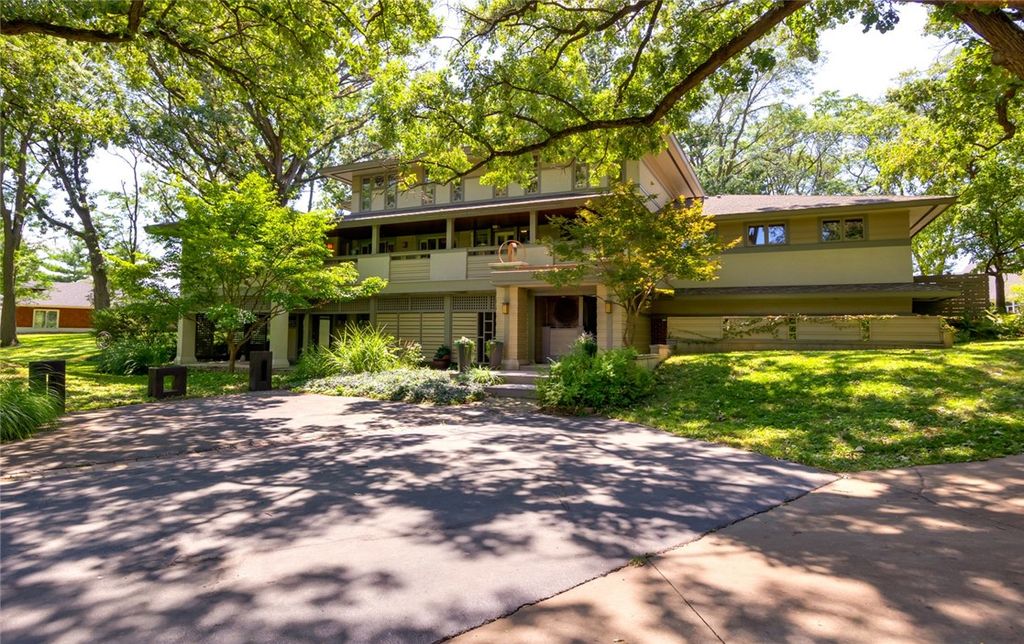 1101 S 45th Court, West Des Moines, IA 50265