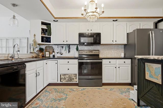 136 PACKHAM CT, Telford, PA 18969