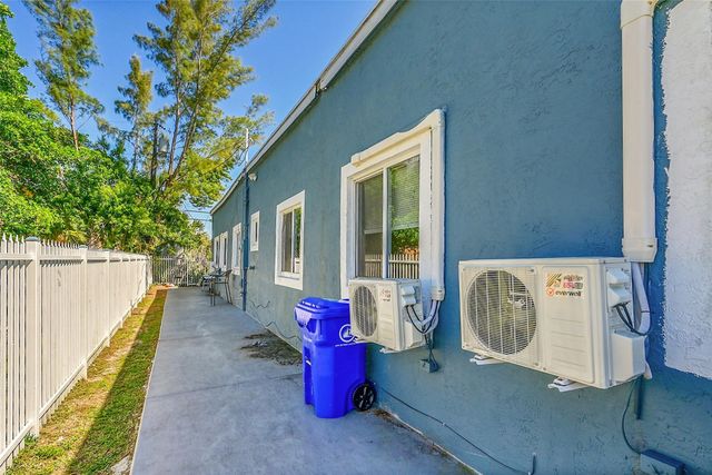 526 NW 15TH Way, Fort Lauderdale, FL 33311