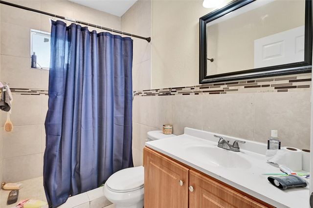 526 NW 15TH Way, Fort Lauderdale, FL 33311