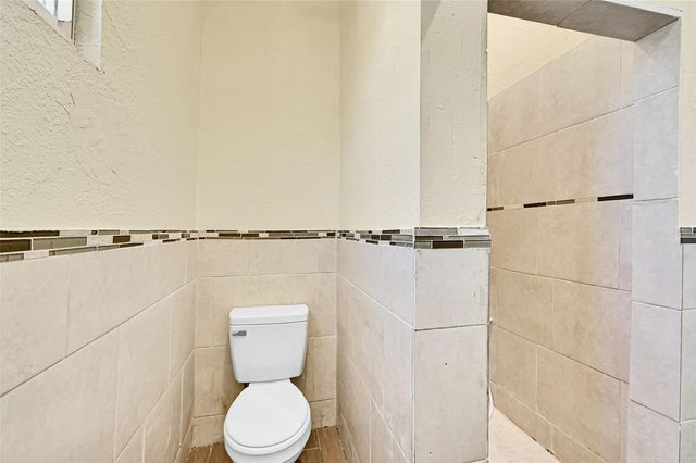 526 NW 15TH Way, Fort Lauderdale, FL 33311
