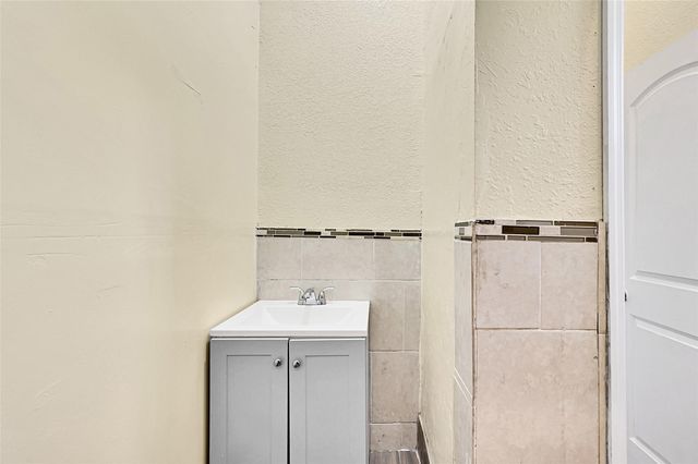 526 NW 15TH Way, Fort Lauderdale, FL 33311