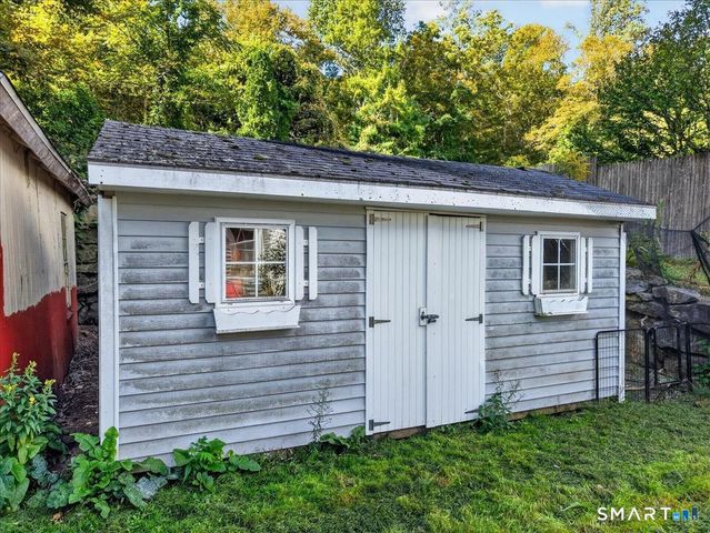 210 Maple Avenue, Montville, CT 06382