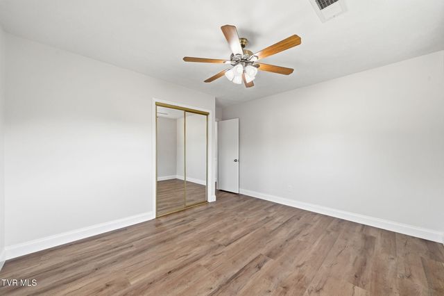 515 Poplar Street, Mount Carmel, TN 37645