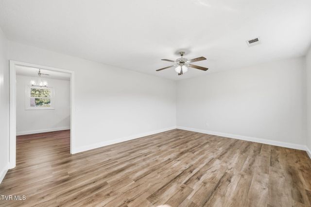 515 Poplar Street, Mount Carmel, TN 37645