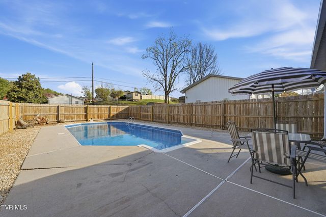 515 Poplar Street, Mount Carmel, TN 37645