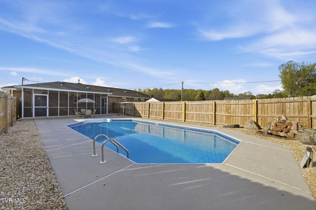 515 Poplar Street, Mount Carmel, TN 37645