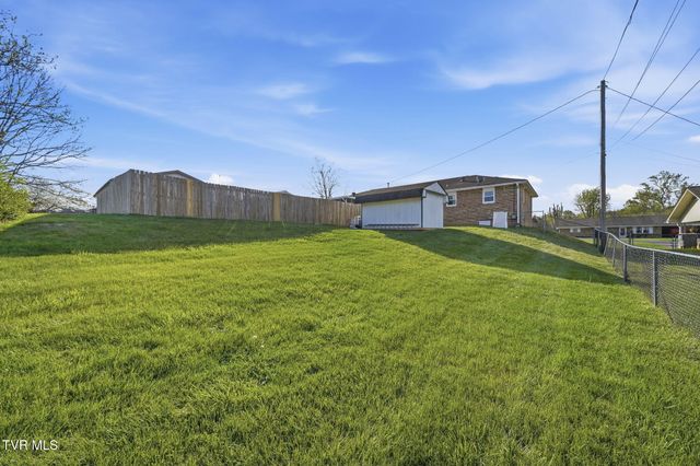 515 Poplar Street, Mount Carmel, TN 37645
