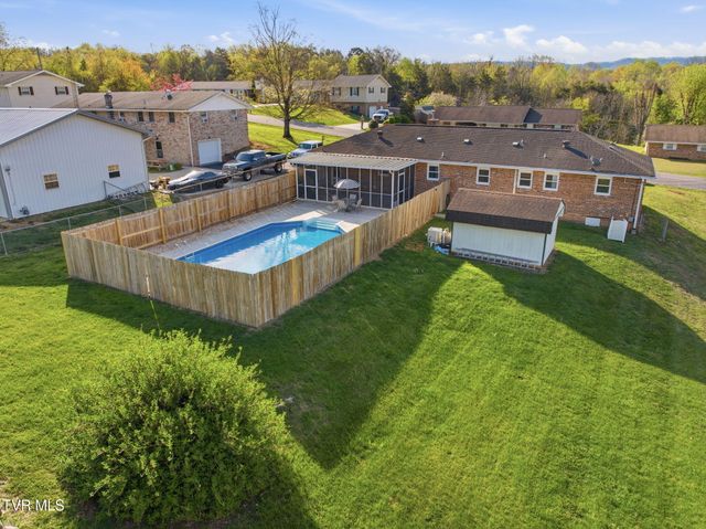 515 Poplar Street, Mount Carmel, TN 37645