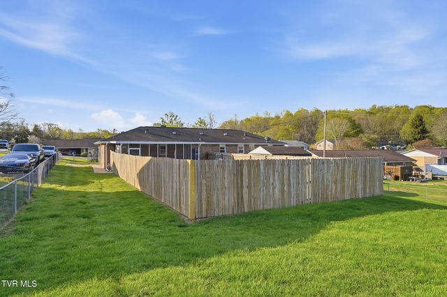 515 Poplar Street, Mount Carmel, TN 37645