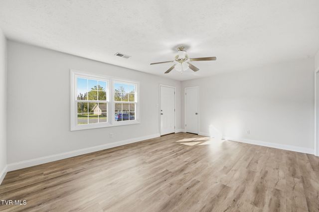 515 Poplar Street, Mount Carmel, TN 37645
