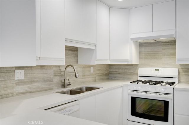 330 N Jackson Street 208, Glendale, CA 91206