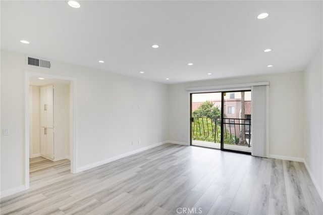 330 N Jackson Street 208, Glendale, CA 91206