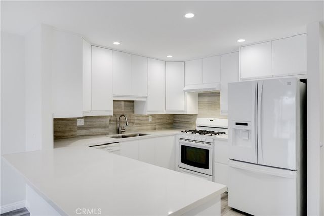 330 N Jackson Street 208, Glendale, CA 91206